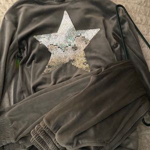sweat pants Velvet outfit ~it’s got a pull over hoodie and pants to match